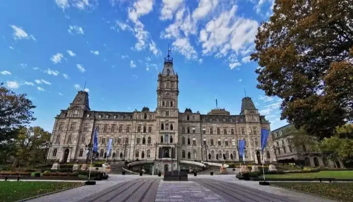 Parliament Building (Hotel du Parlement) & Parliament Hill