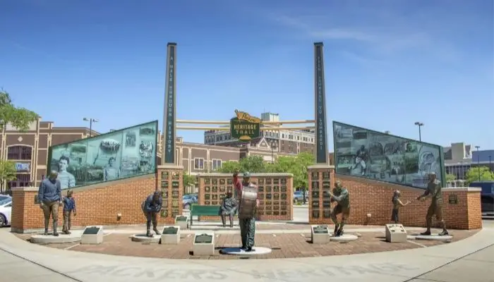 The Green Bay Packers: Lambeau Field and the Walk of Legends